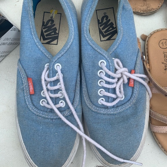 Vans - Picture 1 of 2